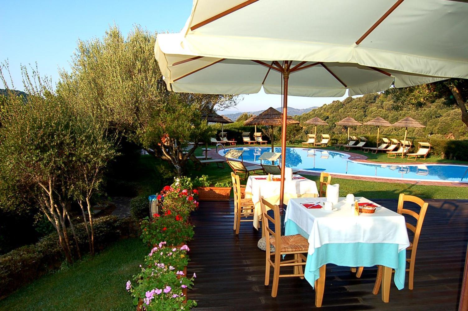 Hotel Aldiola Country Resort Сант Антонио Ди Галура Екстериор снимка