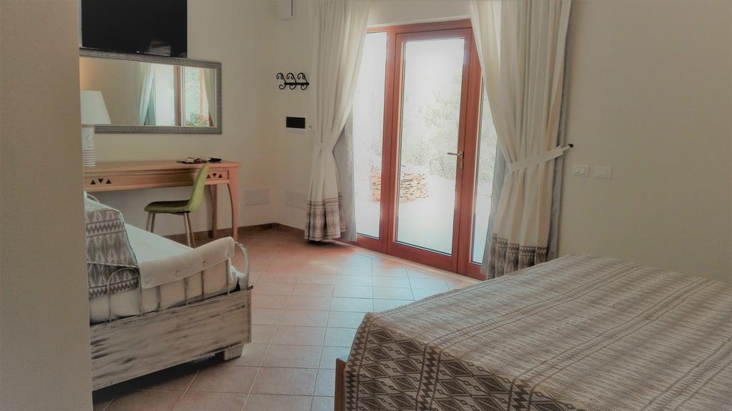 Hotel Aldiola Country Resort Сант Антонио Ди Галура Екстериор снимка